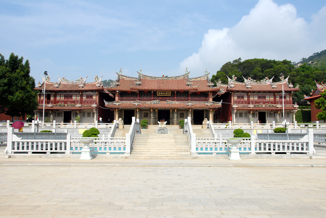 以保生大帝为主祀神明的青礁慈济宫,就坐落在海沧